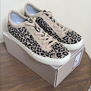 NEW Rothy’s Little Desert Cat Sneakers Size 10